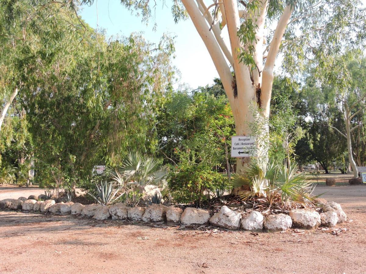 Territory Manor Motel & Caravan Park Mataranka Exterior photo